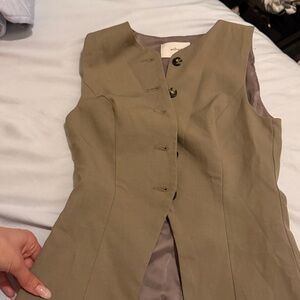 Aritzia regal vest in taupe